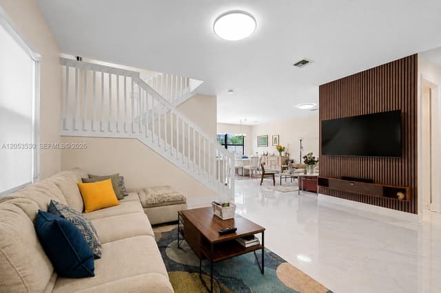 918 NE 191st St, Miami FL 33179 - Miami, FL - Photo 3