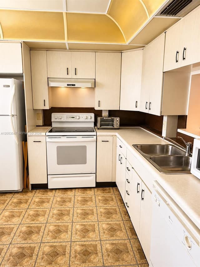 2503 Antigua Ter # K3, Coconut Creek FL 33066 - Coconut Creek, FL - Photo 5