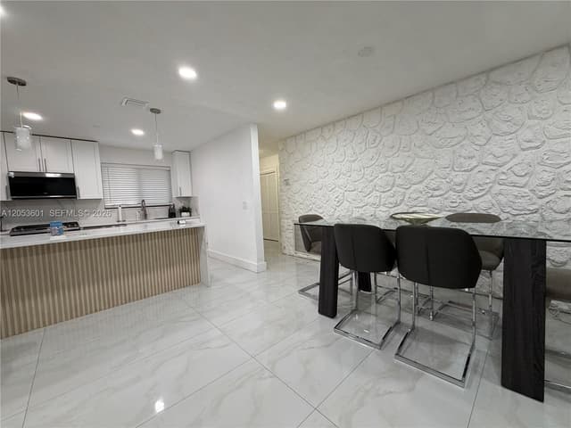 4700 NW 1st Ct, Plantation FL 33317 - Plantation, FL - Photo 2