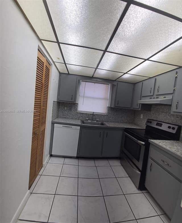 13707 Kendale Lakes Cir, Miami FL 33183 - Miami, FL - Photo 6