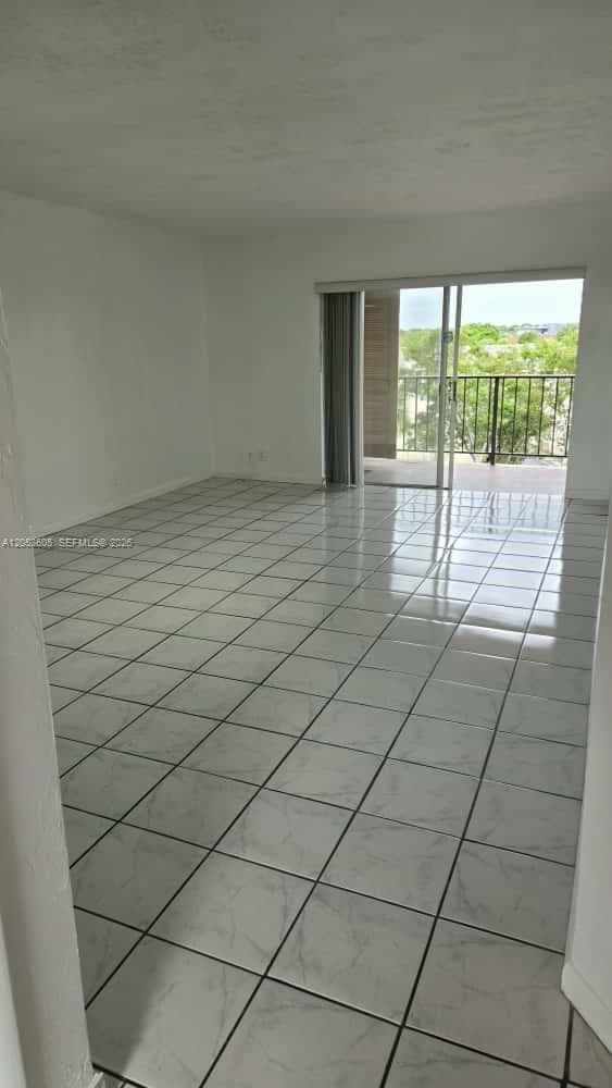 13707 Kendale Lakes Cir, Miami FL 33183 - Miami, FL - Photo 4