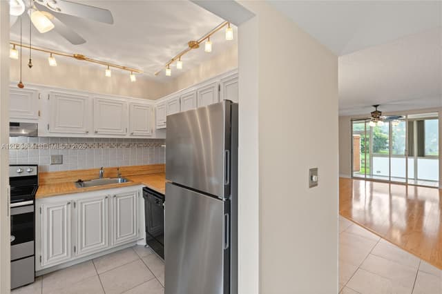 5950 Del Lago Cir # 106, Sunrise FL 33313 - Sunrise, FL - Photo 4