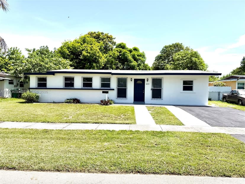 4810 NW 11th Pl, Lauderhill FL 33313