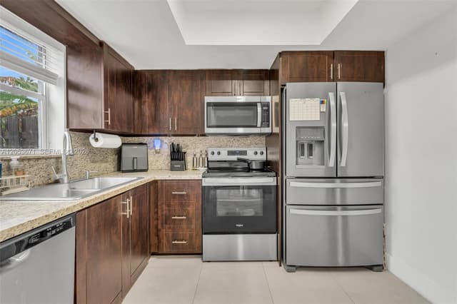 8140 SW 209th St, Cutler Bay FL 33189 - Cutler Bay, FL - Photo 5