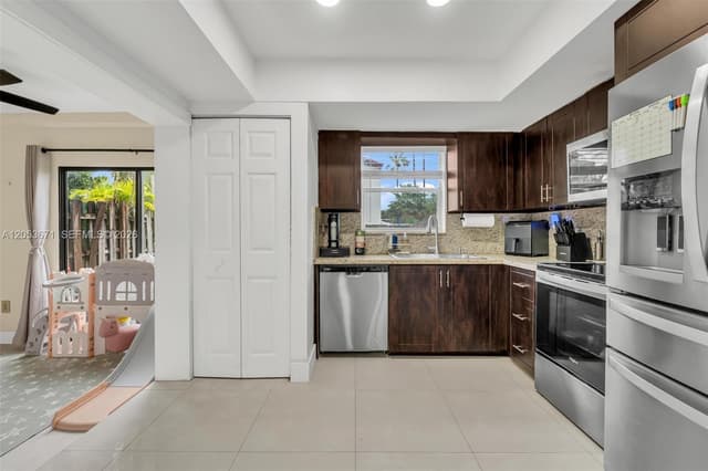 8140 SW 209th St, Cutler Bay FL 33189 - Cutler Bay, FL - Photo 4