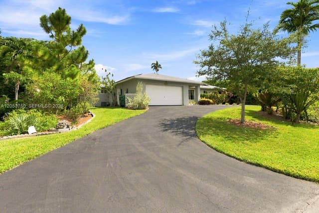 8445 SW 181st Ter, Palmetto Bay FL 33157 - Palmetto Bay, FL - Photo 2