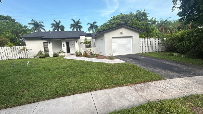 590 SW 166th Ter, Weston FL 33326