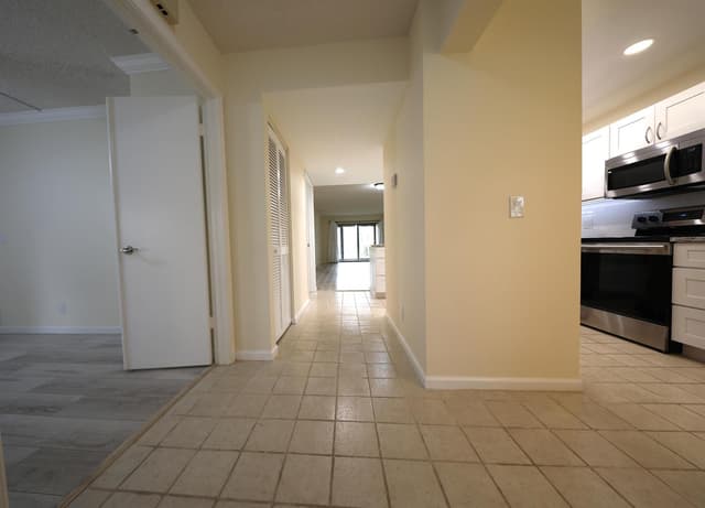 10187 Mangrove Drive # 104, Boynton Beach FL 33437 - Boynton Beach, FL - Photo 2