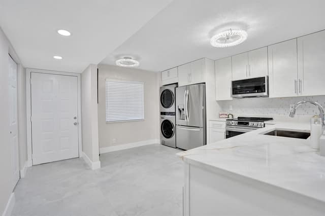 7146 Huntington Lane # 402, Delray Beach FL 33446 - Delray Beach, FL - Photo 2
