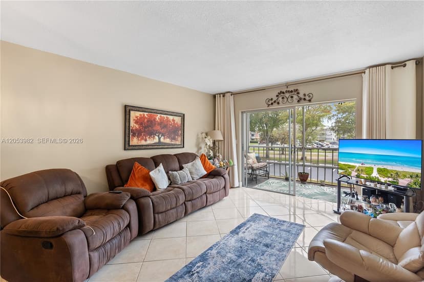 1000 Hillcrest Ct # 214, Hollywood FL 33021