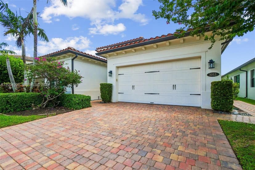 1053 SW 113th Way, Pembroke Pines FL 33025