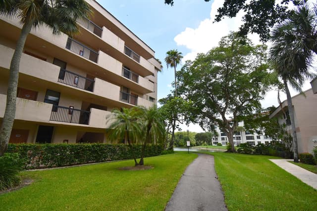 2768 S Carambola Circle S # 302, Coconut Creek FL 33066 - Coconut Creek, FL - Photo 2