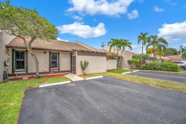 9879 NW 16TH Court, Pembroke Pines FL 33024 - Pembroke Pines, FL - Photo 2