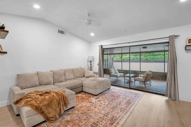 9879 NW 16TH Court, Pembroke Pines FL 33024 - Pembroke Pines, FL - Photo 6