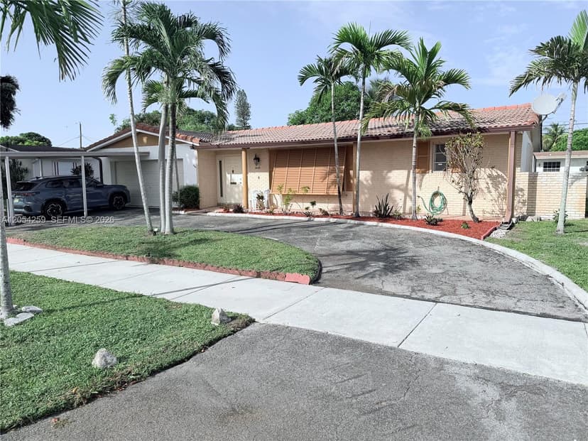 21105 NW Miami Ct, Miami Gardens FL 33169