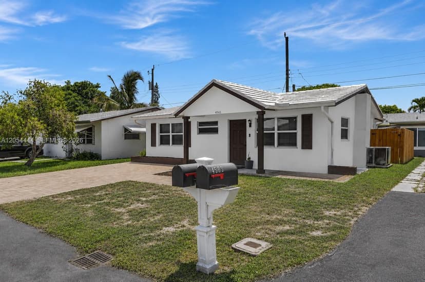 4561 NW 16th Ter, Tamarac FL 33309