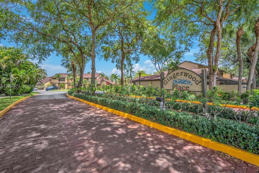 8747 Cleary Blvd, Plantation FL 33324