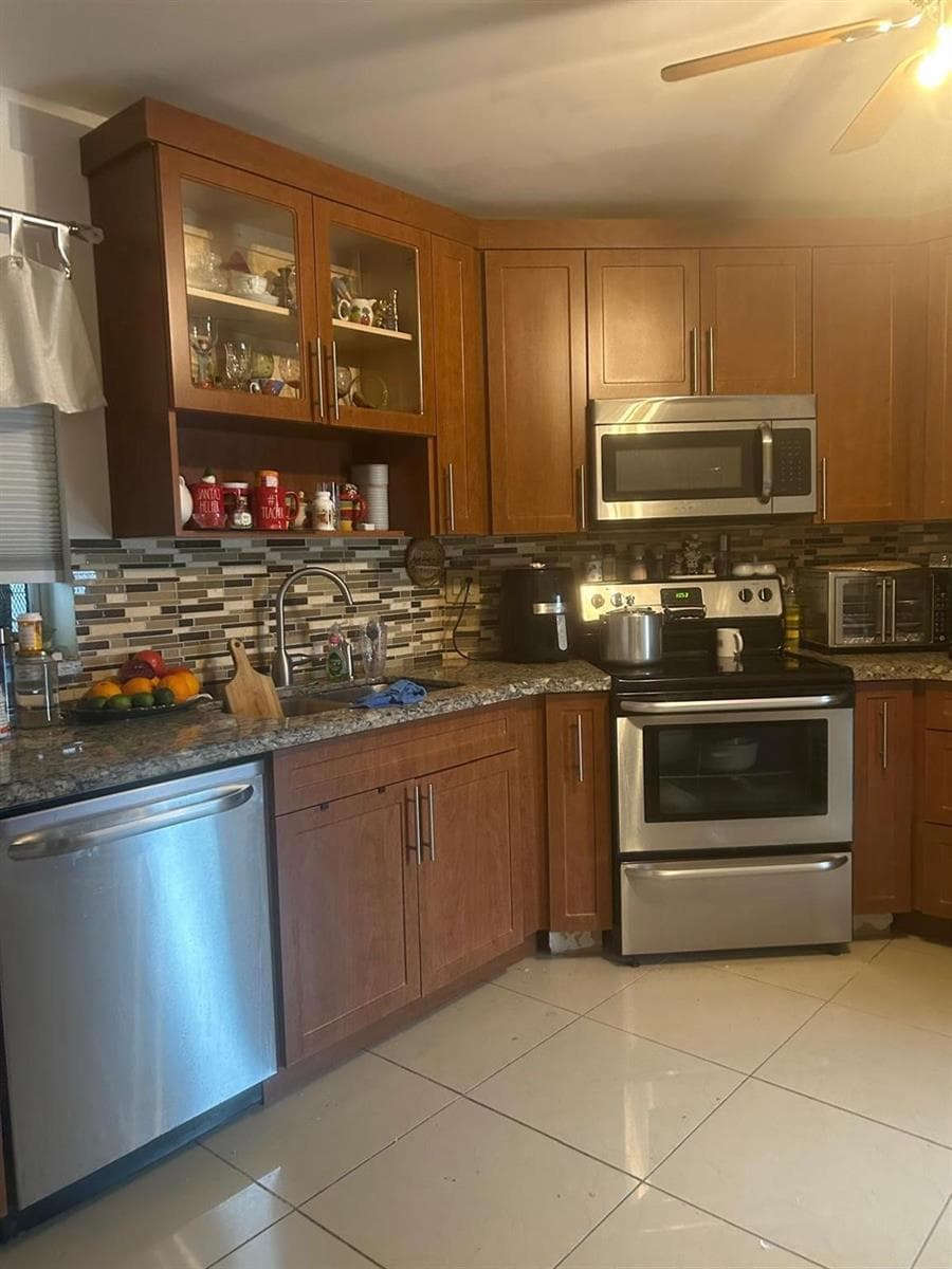 3 Greenway Village N # 202, Royal Palm Beach FL 33411