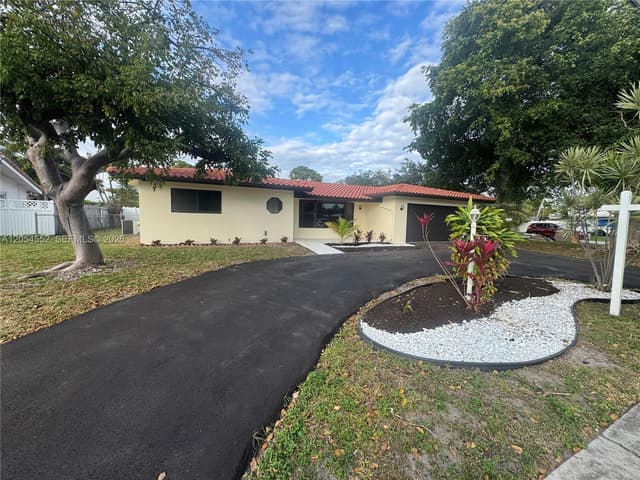1109 SE 10th St, Deerfield Beach FL 33441 - Deerfield Beach, FL - Photo 3