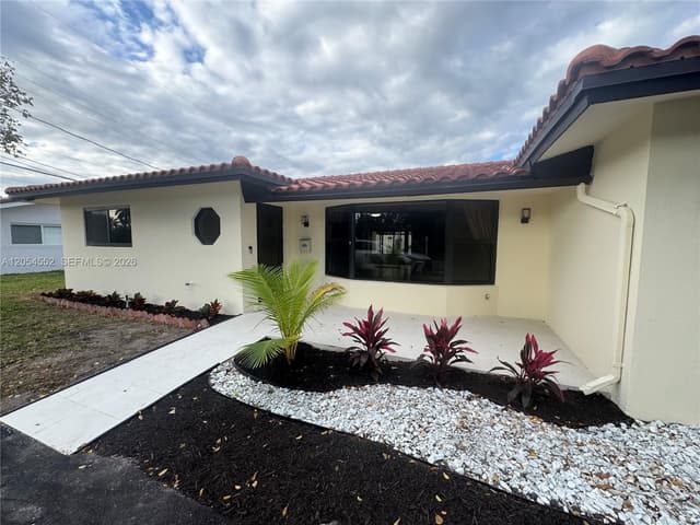 1109 SE 10th St, Deerfield Beach FL 33441 - Deerfield Beach, FL - Photo 4