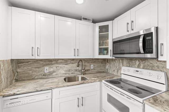 265 Newport R Drive # R, Deerfield Beach FL 33442 - Deerfield Beach, FL - Photo 4