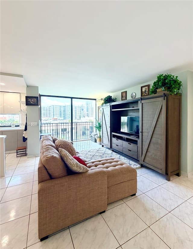 17021 N Bay Rd # 802, Sunny Isles Beach FL 33160 - Sunny Isles Beach, FL - Photo 2