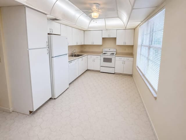 3520 Oaks Way # 402, Pompano Beach FL 33069 - Pompano Beach, FL - Photo 4