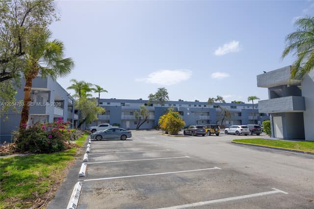 9365 Fontainebleau Blvd # E205, Miami FL 33172 - Miami, FL - Photo 2