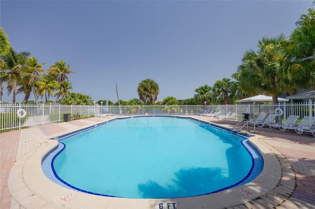9365 Fontainebleau Blvd # E205, Miami FL 33172 - Miami, FL - Photo 4