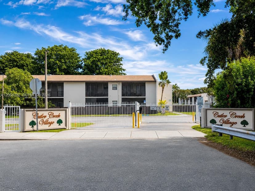 10370 SW 220th St # 228, Cutler Bay FL 33190