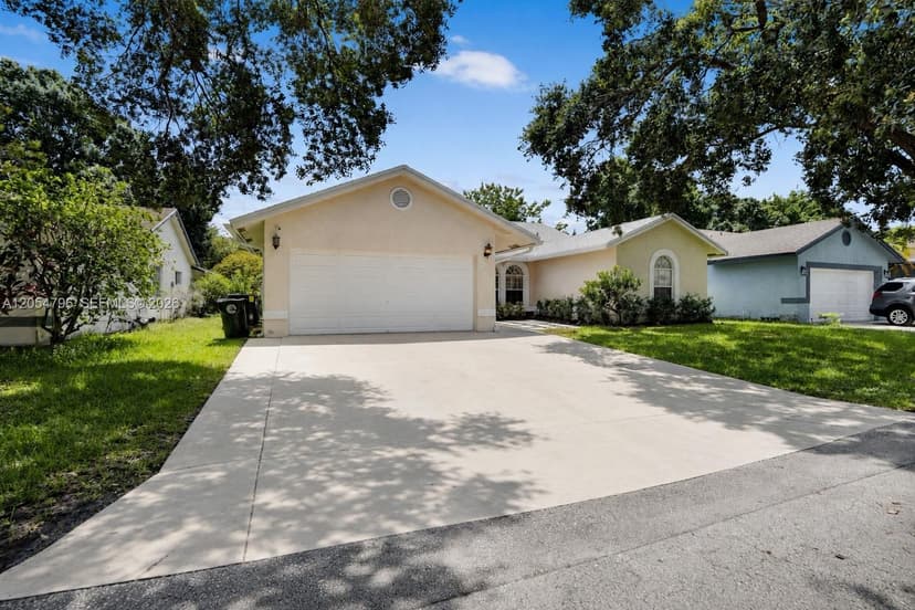 6610 NW 41st Ter, Coconut Creek FL 33073