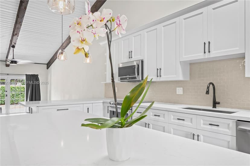 10301 Jasmine Ct, Pembroke Pines FL 33026