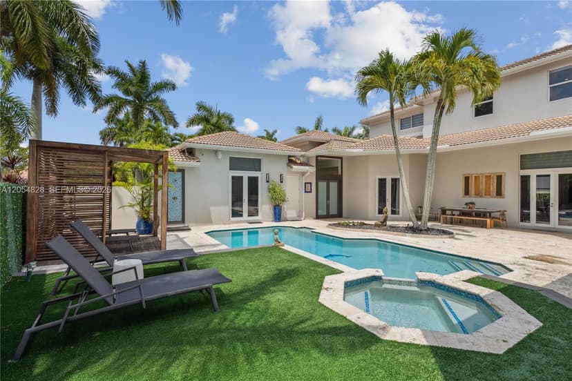 1371 Victoria Isle Dr, Weston FL 33327