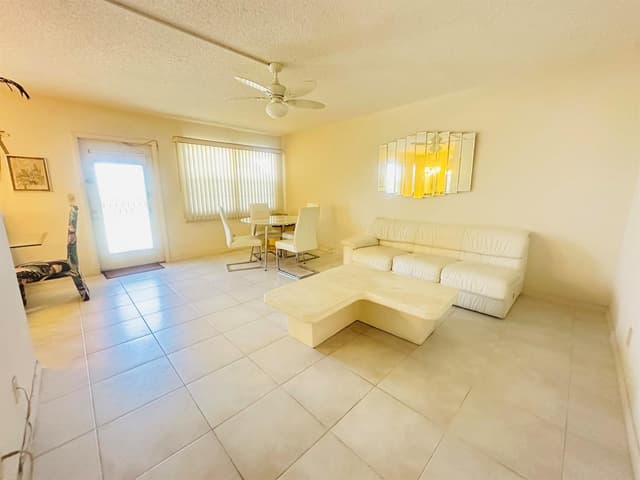 2017 Farnham N, Deerfield Beach FL 33442 - Deerfield Beach, FL - Photo 3