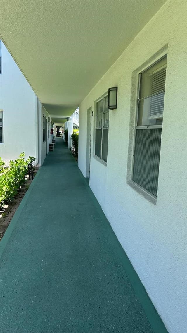 291 Farnham M, Deerfield Beach FL 33442 - Deerfield Beach, FL - Photo 2