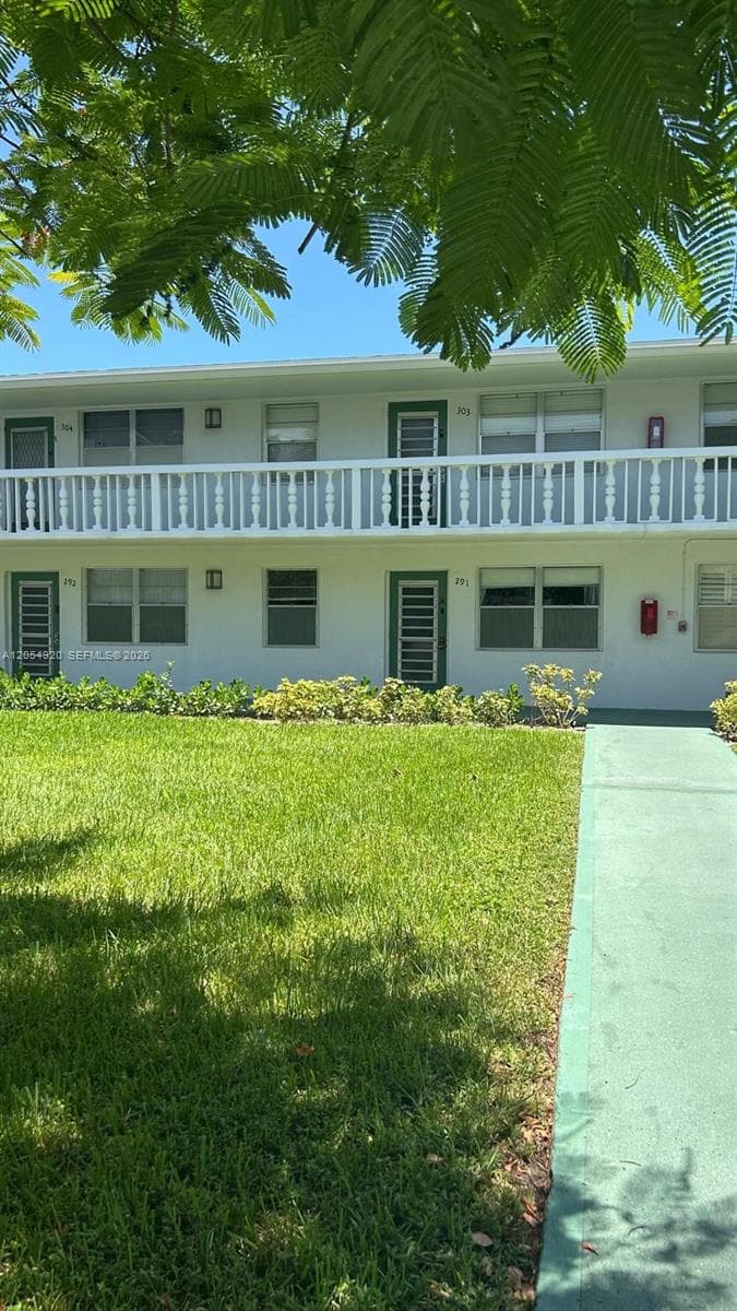 291 Farnham M, Deerfield Beach FL 33442 - Deerfield Beach, FL - Photo 1