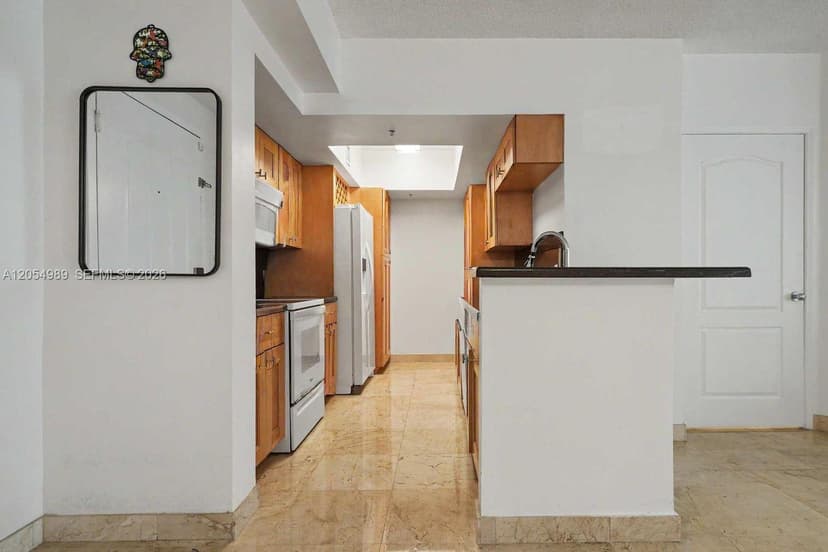 5085 NW 7th St # 906, Miami FL 33126