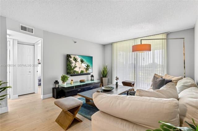 900 Saint Charles Pl # 621, Pembroke Pines FL 33026 - Pembroke Pines, FL - Photo 7