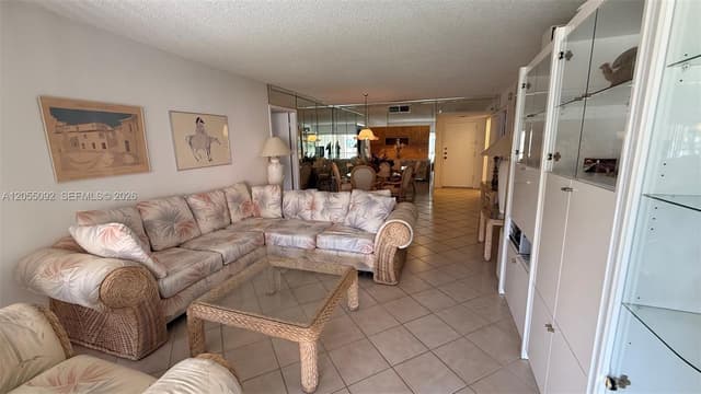 303 Racquet Club Rd # 206, Weston FL 33326 - Weston, FL - Photo 3