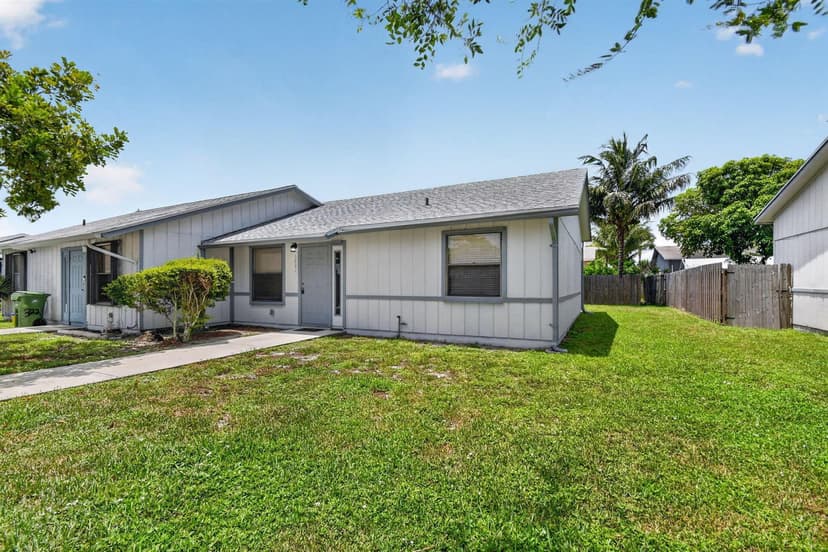 3221 FOXRIDGE Court, Palm Springs FL 33461