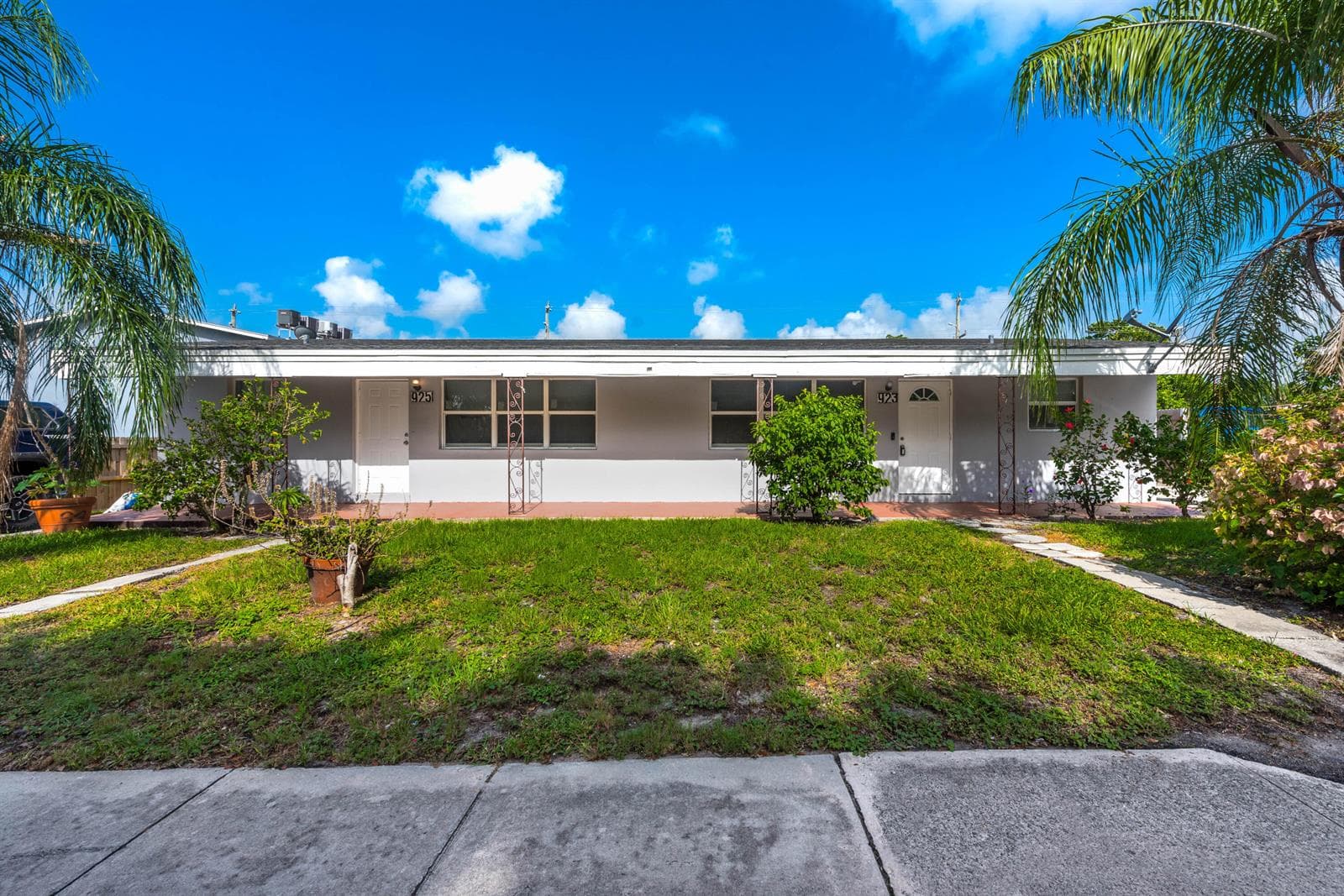 925 S Pine Street, Lake Worth FL 33460