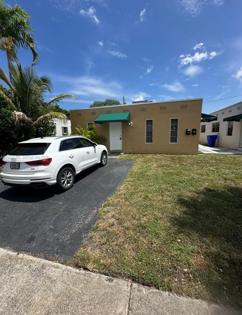 1670 Harding St, Hollywood FL 33020
