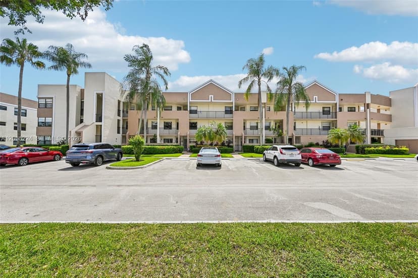 7468 Fairfax Dr # 302, Tamarac FL 33321