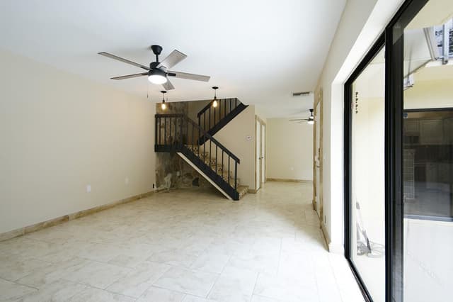 1700 Embassy Drive Apt 402, West Palm Beach FL 33401 - West Palm Beach, FL - Photo 5