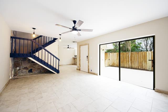 1700 Embassy Drive Apt 402, West Palm Beach FL 33401 - West Palm Beach, FL - Photo 4