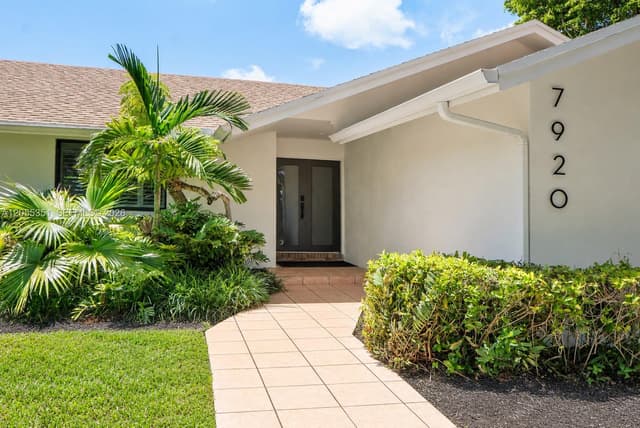 7920 SW 172nd Ter, Palmetto Bay FL 33157 - Palmetto Bay, FL - Photo 2