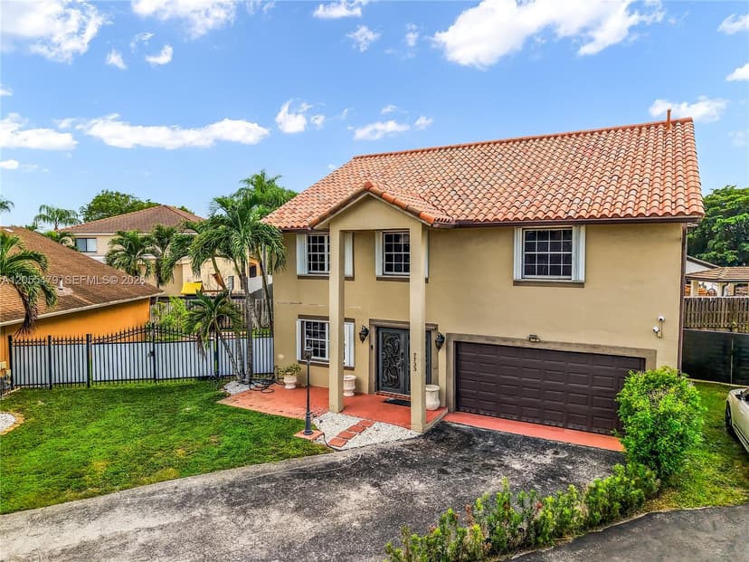 7733 NW 192 St, Hialeah FL 33015