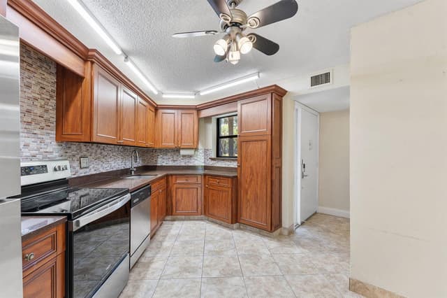 5800 Camino Del Sol # 102, Boca Raton FL 33433 - Boca Raton, FL - Photo 5