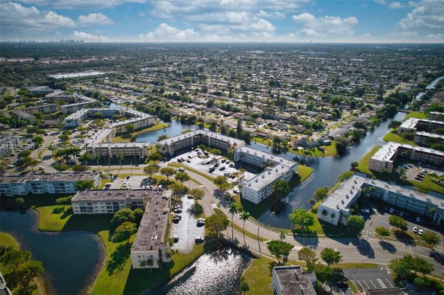 8600 Sunrise Lakes Blvd # 201, Sunrise FL 33322 - Sunrise, FL - Photo 6