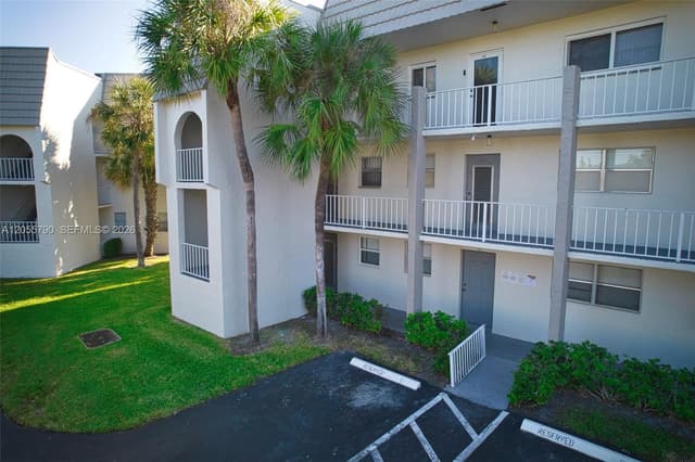8600 Sunrise Lakes Blvd # 201, Sunrise FL 33322 - Sunrise, FL - Photo 3